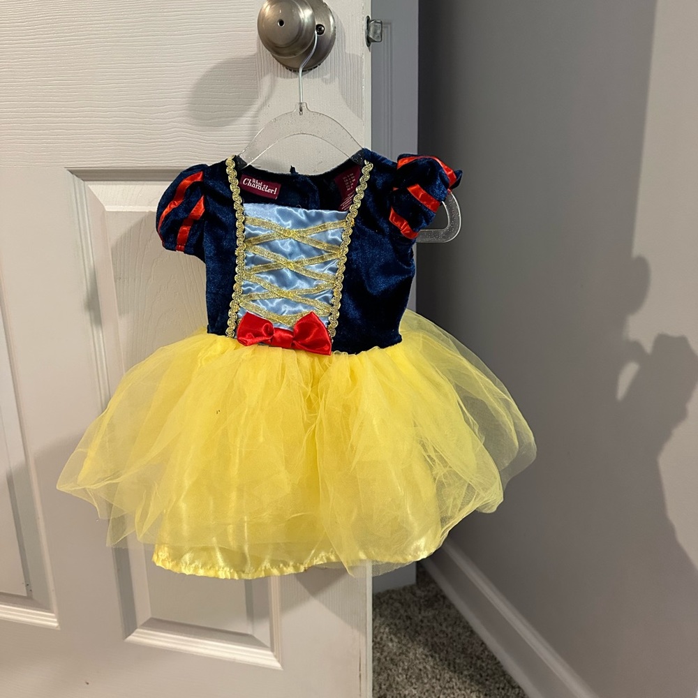 Snow White Costume size 6-9 Months from Disney Store
